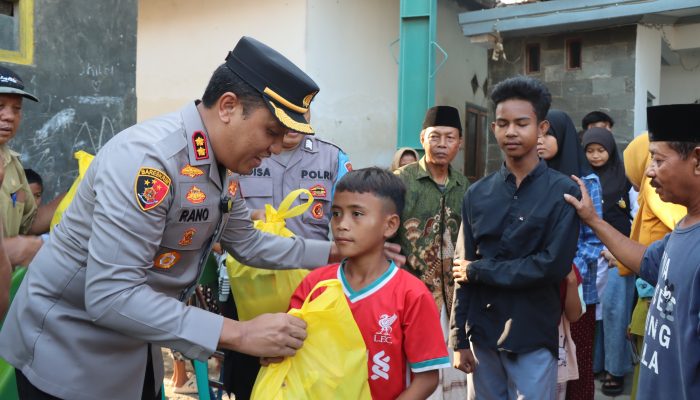 Polres Cirebon Kota Kembali Berikan Bantuan Air Bersih Kepada Masyarakat Yang Terdampak Kekeringan