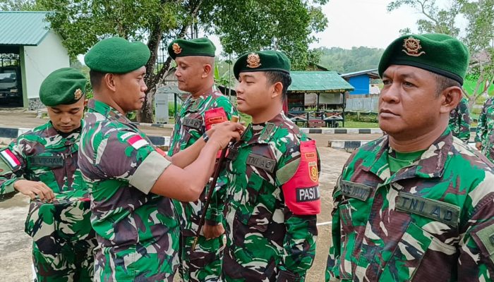 Satgas Pamtas Yonarmed 10/ Bradjamusti Gelar Acara Kenaikan Pangkat di Daerah Penugasan
