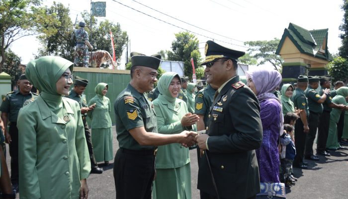Tepat di Hari Kesaktian Pancasila, Dandim 0613/Ciamis Tradisikan 63 Anggotanya Yang Mendapatkan Kenaikan Pangkat