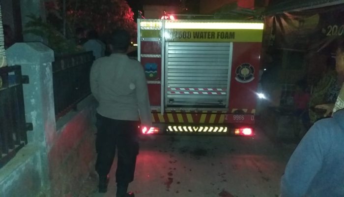 Polsek Wanaraja Polres Garut Cek Tkp Kebakaran Rumah Warga Desa Cinunuk