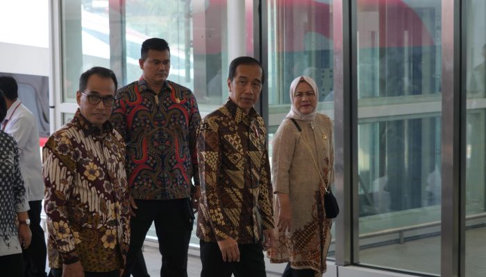 Kapolda Jabar Sambut Presiden Jokowi Dalam Rangka Resmikan Kereta Cepat Whoosh