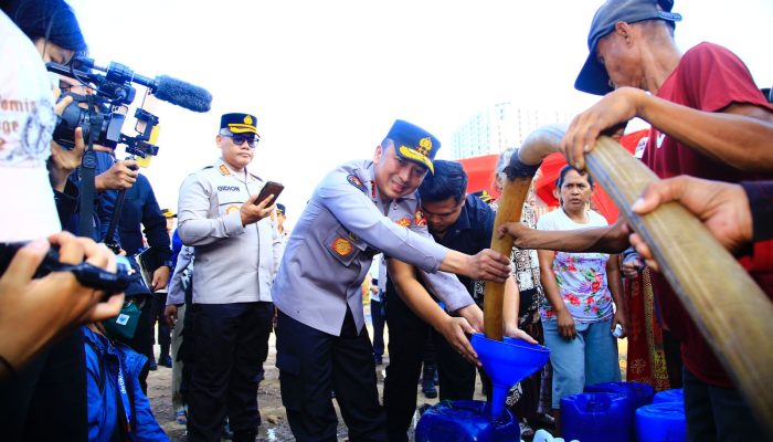 Hari Jadi Ke-72 Humas Polri Dirayakan dengan Berbagi Air Bersih