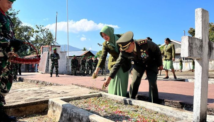 Jelang HUT ke-78 TNI, Kodim 1624/Flotim Laksanakan Ziarah Dan Tabur Bunga di TMP Pahlawan Lapak Tana