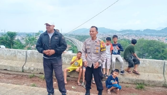 Polres Cimahi Polda Jabar, Patroli Keamanan Terhadap Gangguan Di Area Trase Kereta Cepat Oleh Anggota Polres Cimahi