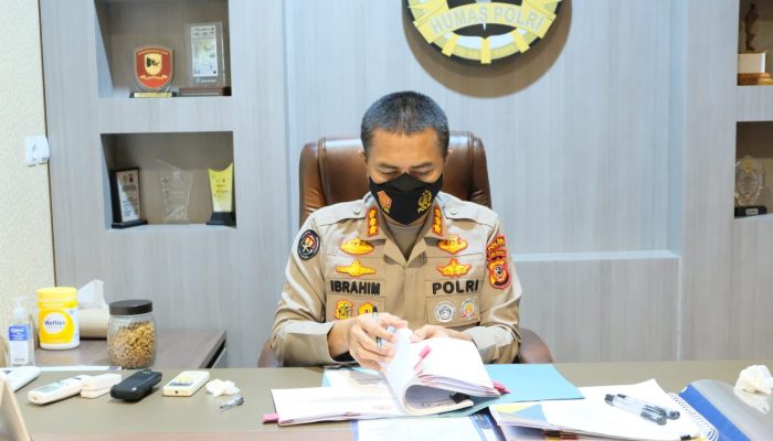 POLDA JABAR HIMBAU MASYARAKAT TIDAK MASUK AREA JALUR KERETA CEPAT JAKARTA BANDUNG