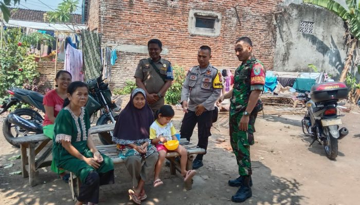 Bhabinkamtibmas dan Babinsa Hegarsari Polres Banjar Silaturahmi dengan warga secara Humanis