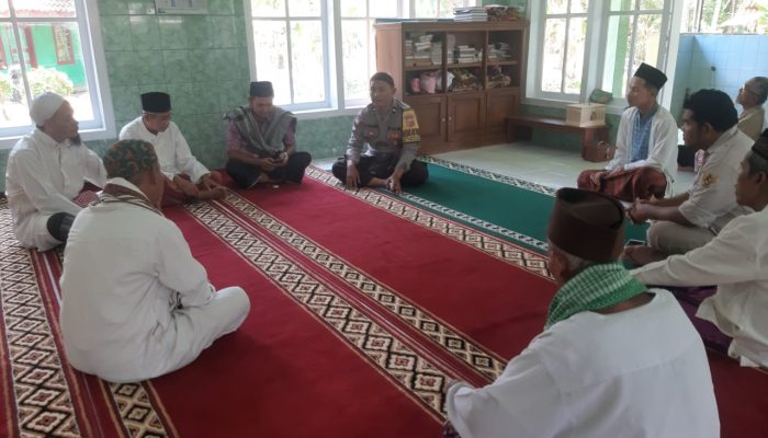 Bhabinkamtibmas Polsek Pataruman Silaturahmi Jemaah Masjid Baeturohmah