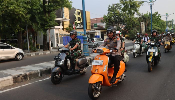 KAPOLDA JABAR KUNKER DI KOTA CIREBON, DILANJUTKAN HADIRI PANGGUNG HIBURAN RAKYAT TNI-POLRI