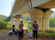 Polres Cimahi Polda Jabar, Himbauan Dan Pengawasan Terhadap Masyarakat Agar Tidak Beraktivitas Di Sepanjang Jalur Kereta Cepat Oleh Anggota