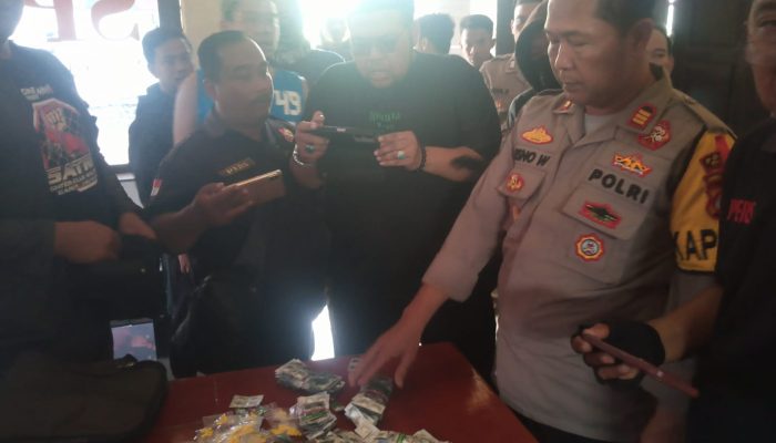 Polsek Cibatu Polres Garut Ringkus 5 Orang Tersangka Pengedar Ribuan Obat Obatan Keras Terlarang