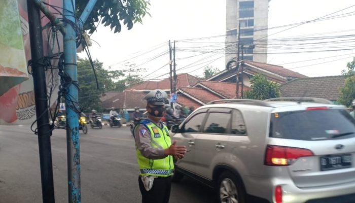Unit lantas Polsek Ujungberung dan staf gabungan giat gatur pagi