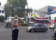 Wujudkan Kamseltibcarlantas Kondusif pagi hari, Unit lantas Polsek Ujungberung Gelar Gatur pagi dan strong poin