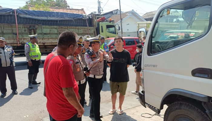 Kabid Humas Polda Jabar : Polisi Melaksanakan Sosialisasi Tertib Berlalu Lintas