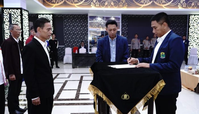 KAPOLDA JABAR PIMPIN PELANTIKAN DAN PENGUKUHAN PENGURUS KABUPATEN / KOTA PERSATUAN BULUTANGKIS SELURUH INDONESIA (PBSI) JAWA BARAT