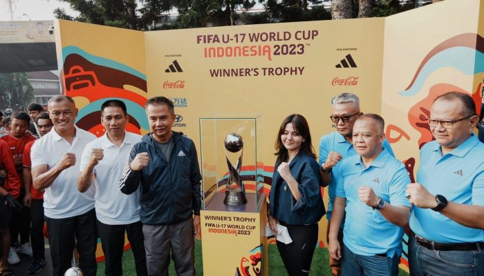 KAPOLDA JABAR HADIRI UNDANGAN PSSI DALAM KEGIATAN TALKSHOW PADA RANGKAIAN ACARA TROPHY EXPERIENCE YANG MERUPAKAN PUBLIKASI PELAKSANAAN FIFA U-17 WORLD CUP 2023