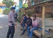 SAT BRIMOB POLDA JABAR PATROLI KAMTIBMAS KEPADA WARGA DAN DIHIMBAU TETAP GIATKAN SISKAMLING