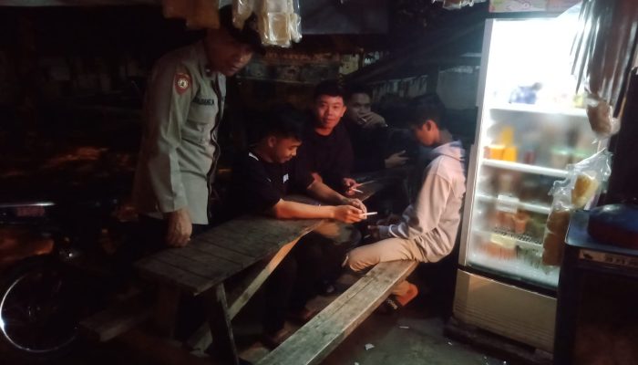 Polsek Cikatomas Berikan Keamanan Dengan Patroli Blue Light