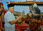 Kenduri Desa Tanah Rendah,Bupati Zahir Berikan Bantuan