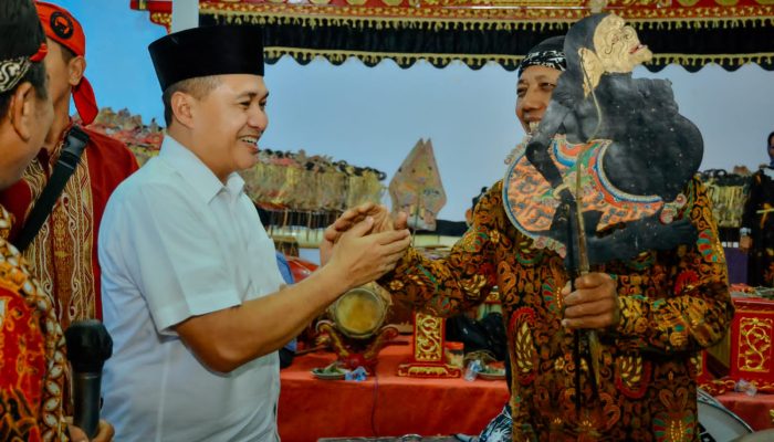 Kenduri Desa Tanah Rendah,Bupati Zahir Berikan Bantuan