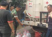 Babinsa Koramil 0602-01/ Kota Serang Bersama PMI Salurkan Bantuan Air Bersih 