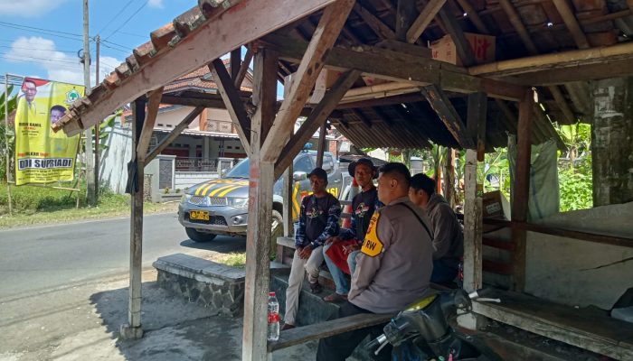 Bhabinkamtibmas Polsek Cibalong melaksanakan kegiatan silaturahmi terhadap Tokoh Masyarakat