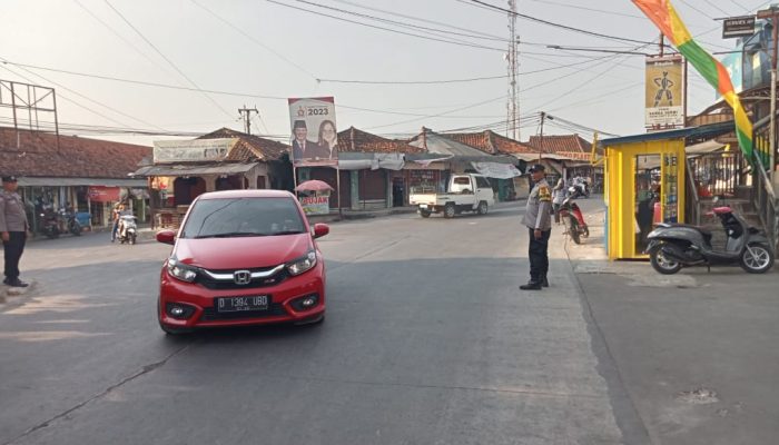 Polres Cimahi Polda Jabar, Atur Lalu Lintas Pagi Langkah Antisipasi Kemacetan Di Wilkum Polsek Cipeundeuy