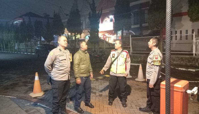 Polres Cimahi Polda Jabar, Antisipasi Gangguan Kamtibmas C3 Dini Hari Di Wilkum Polsek Cimahi