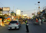 Polres Cimahi Polda Jabar, Pantau Lalin Dalam Mengantisipasi Kepadatan Kendaraan Di Wilayah Hukum Polsek Padalarang