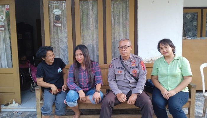 Kabid Humas Polda Jabar : Ops Mantap Brata, Polisi Datangi Warga Dusun Cikondang Beri Imbauan Kamtibmas
