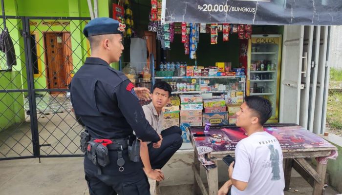 BRIMOB JABAR SAMBANGI MASYARAKAT PEDAGANG DI RANCAEKEK