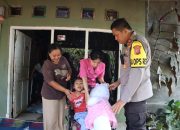 Kabid Humas Polda Jabar : Kapolres Bersama Ketua Bhayangkari Cabang Sukabumi Berikan Tali Asih Kepada Anak yang Mengalami Celebral Palsy di Warungkiara