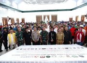 KASAD TNI BERSAMA DENGAN KAPOLDA JABAR, PANGDAM III SILIWANGI MELAKUKAN DEKLARASI PEMILU DAMAI TAHUN 2024 BERSAMA DENGAN KPU, BAWASLU, PARPOL PESERTA PEMILU