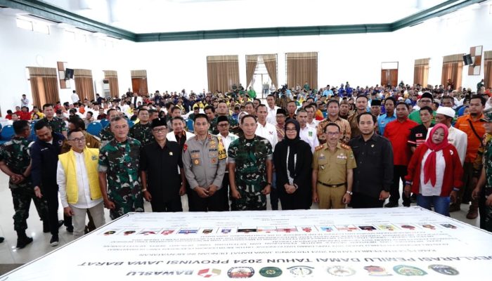 KASAD TNI BERSAMA DENGAN KAPOLDA JABAR, PANGDAM III SILIWANGI MELAKUKAN DEKLARASI PEMILU DAMAI TAHUN 2024 BERSAMA DENGAN KPU, BAWASLU, PARPOL PESERTA PEMILU