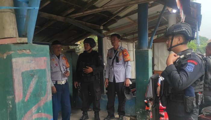 Jelang Pemilu 2024 Sat Brimob Polda Jabar Patroli Harkamtibmas antisipasi Gangguan Kamtibmas