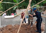 WUJUD KEPEDULIAN, SAT BRIMOB POLDA JABAR BANTU MASYARAKAT YANG SEDANG MEMBANGUN MESJID