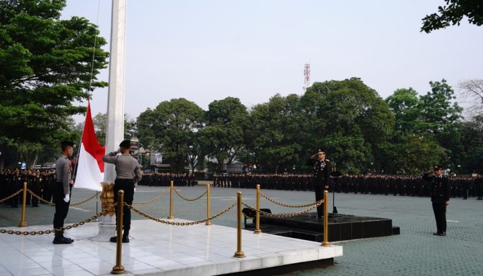 WAKAPOLDA JABAR PIMPIN UPACARA BENDERA DALAM RANGKA HARI PAHLAWAN TAHUN 2023