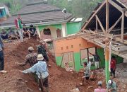 Bangunan Sekolah Madrasah di Cikakak Roboh akibat Longsor ,Para Siswa Terpaksa Diliburkan Sementara