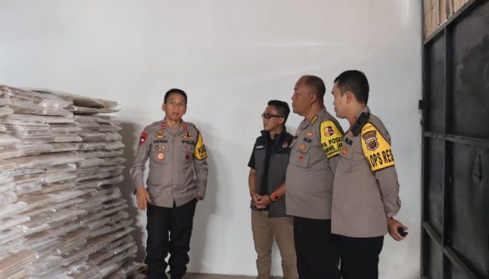 Pastikan Logistik Pemilu Aman, Kapolda Jabar Cek Langsung Gudang Logistik KPU Kabupaten Sumedang