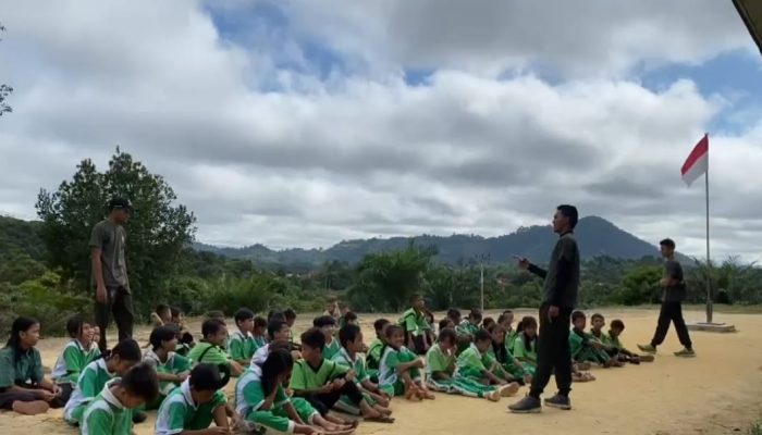 Sehat dan Ceria, Pos Sei Beruang Satgas Yonarmed 10/Bradjamusti Olahraga Jalan Santai Bersama Anak-anak di Perbatasan