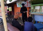 ANGGOTA SAT BRIMOB POLDA JABAR JAGA KAMTIBMAS DAN HIMBAU TUKANG OJEG PANGKALAN UNTUK DISIPLIN DALAM BERLALU LINTAS