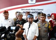 KAPOLDA JABAR HADIRI KEGIATAN DEKLARASI KOMITMEN BERSAMA MEWUJUDKAN JAWA BARAT ANTENG (AMAN, NETRAL DAN TENANG) PADA PEMILU 2024