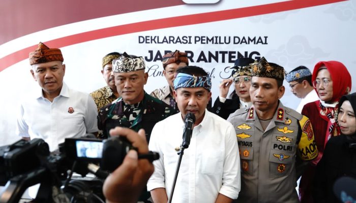 KAPOLDA JABAR HADIRI KEGIATAN DEKLARASI KOMITMEN BERSAMA MEWUJUDKAN JAWA BARAT ANTENG (AMAN, NETRAL DAN TENANG) PADA PEMILU 2024