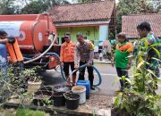 Kabid Humas Polda Jabar : Polisi Distribusikan Air Bersih ke Warga di Tiga Dusun Desa Karanganyar