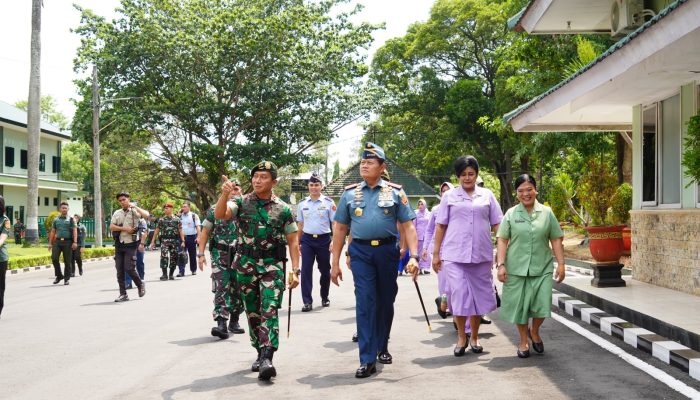 Panglima TNI Laksamana TNI Yudo Margono Kunjungi Markas Divif 2 Kostrad