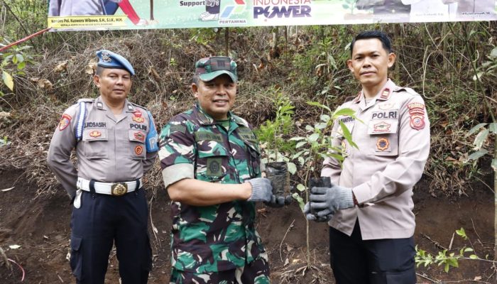Kabid Humas Polda Jabar : Polisi Tanam 1000 Pohon Berbagai Jenis di Area Curug Madi