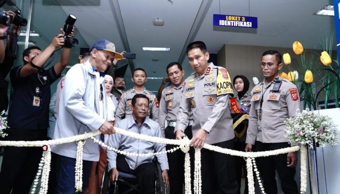 KAPOLDA JABAR MERESMIKAN RUANG PELAYANAN KHUSUS DISABILITAS UNTUK PENERBITAN SIM ‘D’