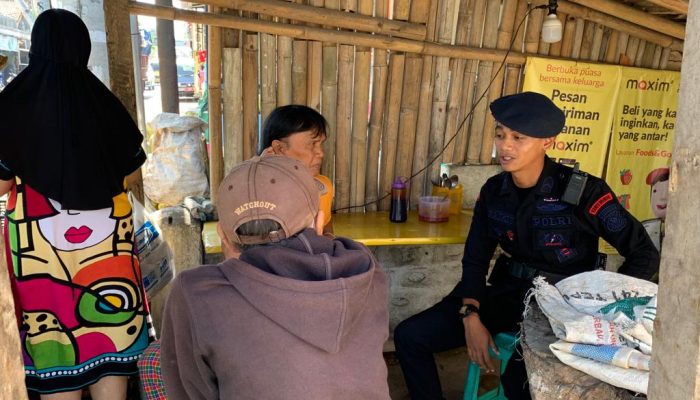 BERIKAN RASA AMAN, ANGGOTA BRIMOB BATALYON D SAMBANGI PASAR SINGAPARNA