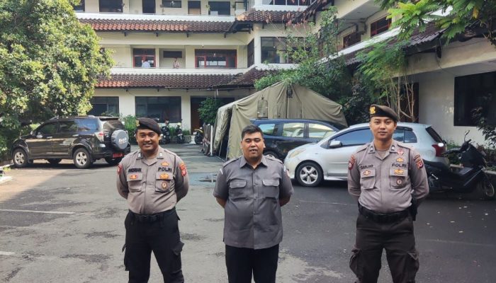 DIT SAMAPTA POLDA JABAR LAKSANAKAN PENGAMANAN DI KANTOR BAWASLU PROVINSI JABAR DALAM RANGKA OPS MANTAP BRATA 2023-2024