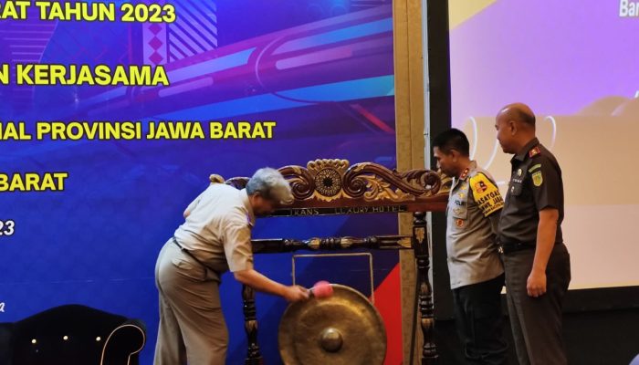 PENANDATANGANAN PERPANJANGAN PERJANJIAN KERJASAMA ANTARA KANTOR WILAYAH BADAN PERTANAHAN NASIONAL PROVINSI JAWA BARAT DENGAN KEPOLISIAN DAERAH JAWA BARAT