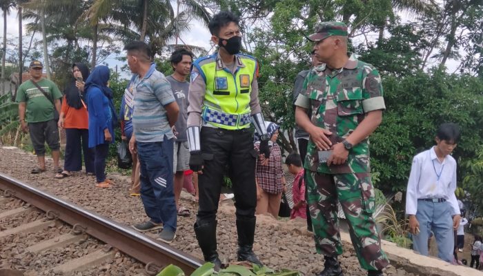 Polsek Malangbong Polres Garut Cek Tkp Kecelakaan Kereta Api